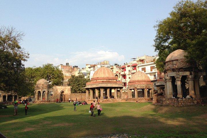 Hauz Khas Villageへの訪問 - デリーとランチ