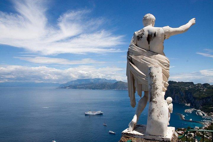 ローマからバスとフェリーで行くカプリ島日帰り旅行-複数のオプション