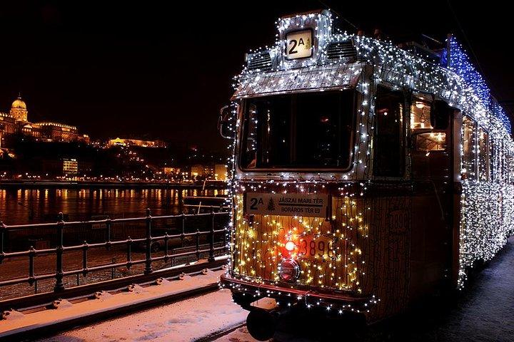 ブダペスト ワンダーランド - チムニー ケーキとグリュー ワイン付きのクリスマス マーケット ツアー