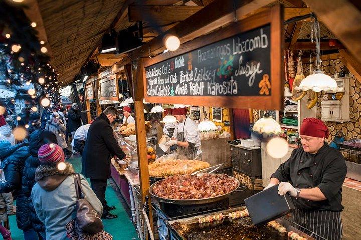 ブダペスト ワンダーランド - チムニー ケーキとグリュー ワイン付きのクリスマス マーケット ツアー