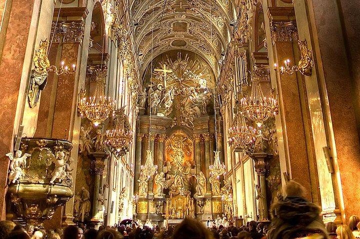 クラクフのCzestochowa Black Madonna Private Day Tour