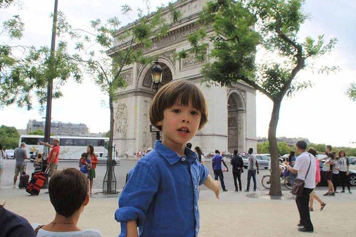 Paris Private Day Tour & Seine Cruise para crianças e famílias