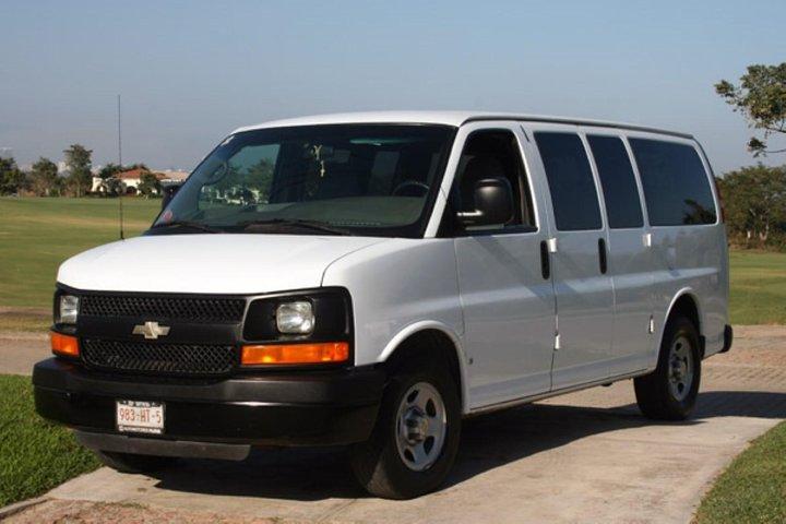 Trasporto di andata e ritorno in minivan privato a Puerto Vallarta
