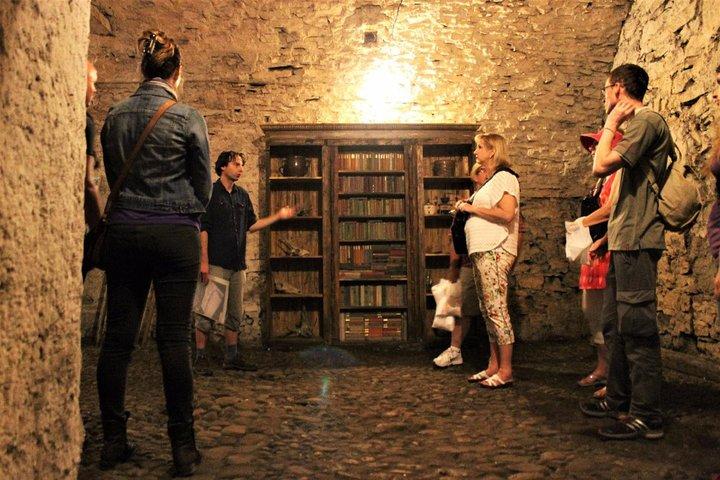 Tour storico delle prigioni, dei sotterranei medievali e del centro storico di Praga