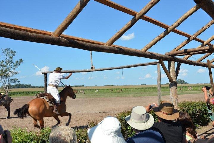 Fiesta Gaucha og Day Ranch i Santa Susana Ranch