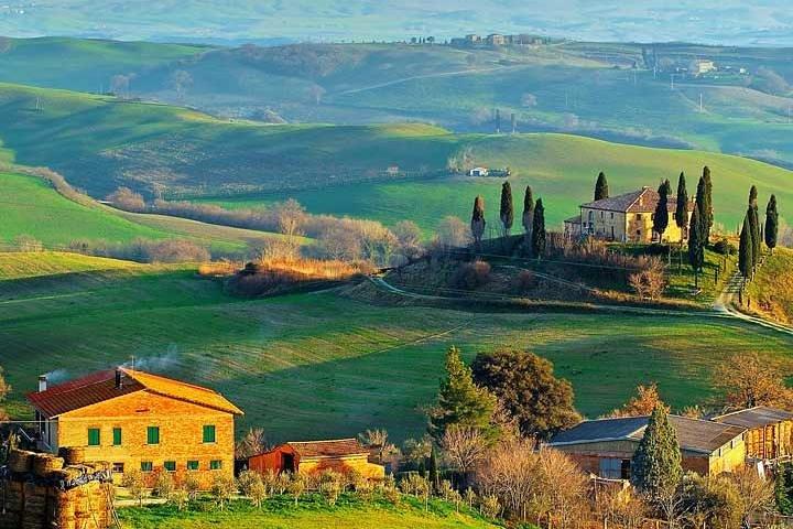 Experiência de degustação de vinhos em pequenos grupos na zona rural da Toscana