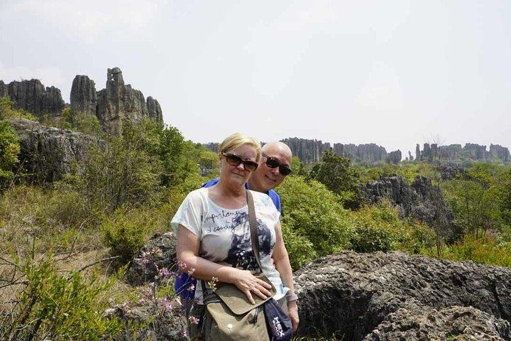 Visite d'une journée des grottes de Stone Forest & Jiuxiang depuis Kunming