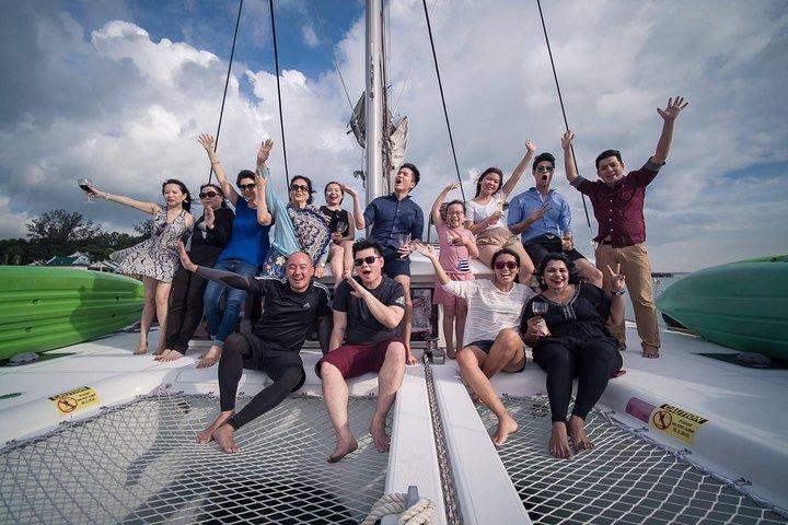 Singapur Sunset und Morning Cruise auf einem Luxus-Katamaran