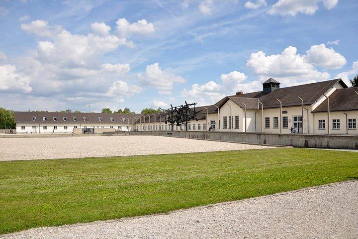 Tour della città di Monaco e gita giornaliera al Memoriale del campo di concentramento di Dachau da Francoforte