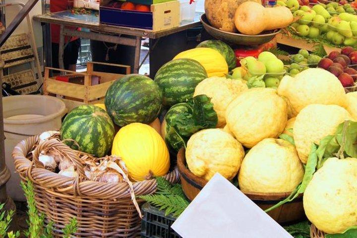 Tour di un'intera giornata al mercato italiano e Dolceacqua da Nizza per piccoli gruppi