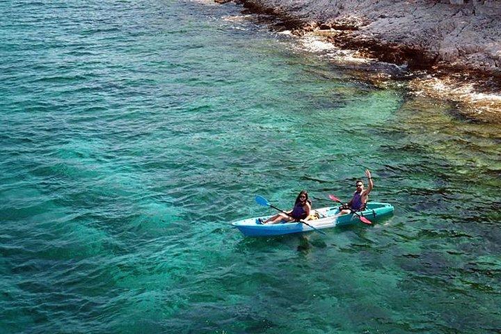 Experiencia privada de medio día en kayak en las islas Hvar y Pakleni