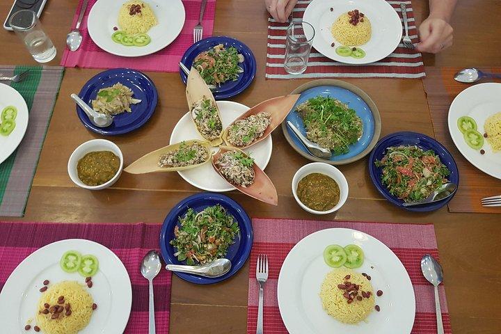 Traditional Myanmar cooking class with market tour