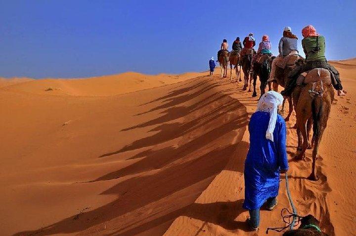 Merzouga砂漠のハイライト：マラケシュからの3日間のガイド付きツアー