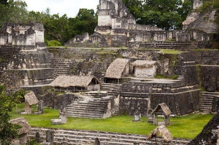 Tikal og Yaxha Overnatningsrejse med fly fra Antigua