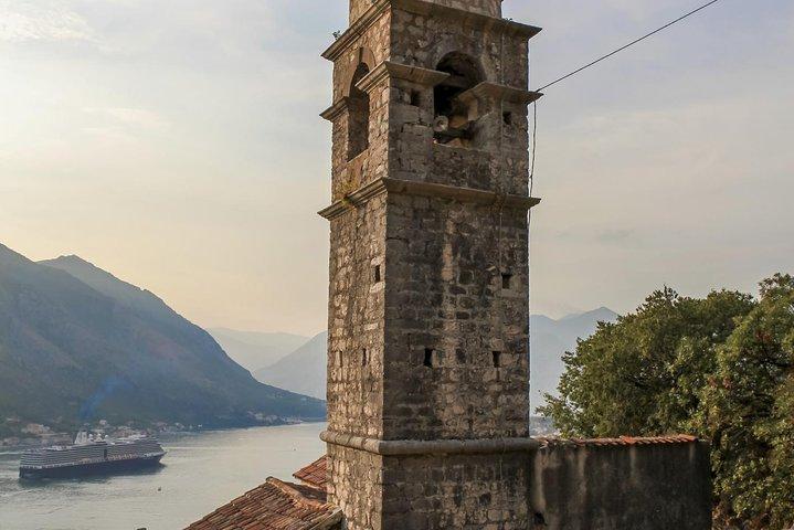 モンテネグロのドゥブロヴニクからBudva、Kotor、PodgoricaまたはTivatへの私的送迎