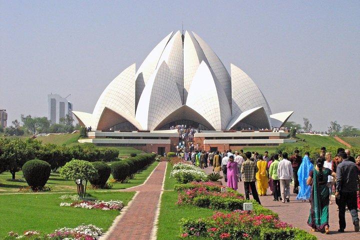 Visite privée à Delhi avec le Temple du Lotus, ISKCON et Connaught Place avec dîner
