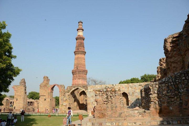 Historic Delhi Morning Tour Including Chattarpur Temple and Qutub Minar with Tuk-Tuk Ride