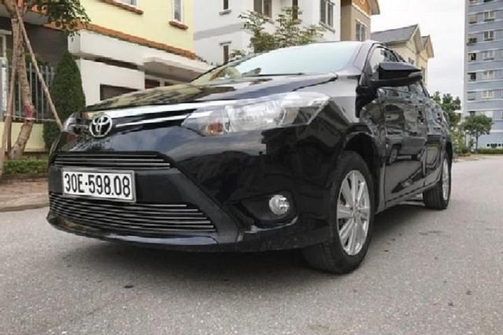 Transfer privado do Aeroporto Noi Bai para Ha Long Bay. Luxuoso carro de 4 lugares de Hanói.