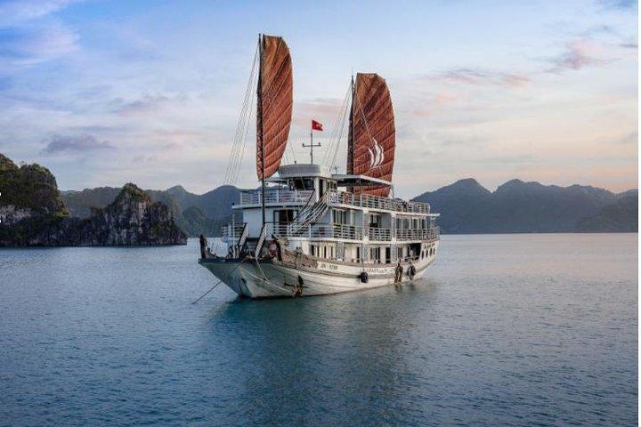 Halong Glory Legend 3 Dage 2 Nætter besøg Titov Cave fra Hanoi