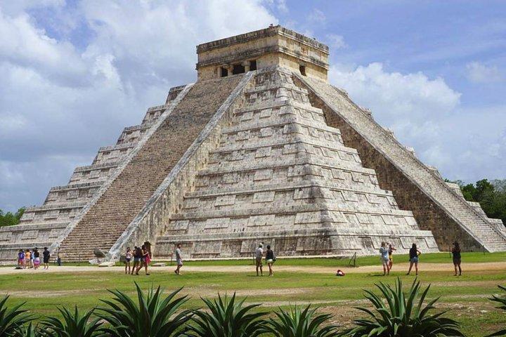 Chichen Itza en Cenote-reis met luxe vervoer vanuit Cancun of Riviera Maya
