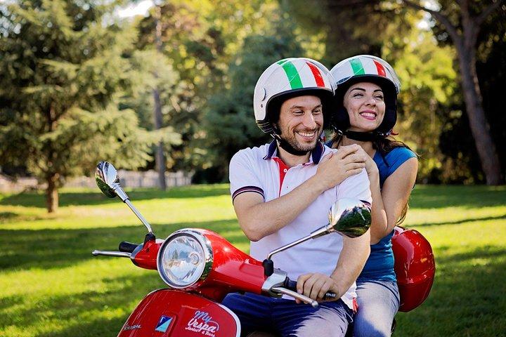Les châteaux romains anciens sur une Vespa