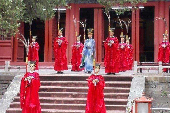 4-Hour Private Tour: Lama Temple, Confucius Temple, Guozijian Museum with Dim Sum