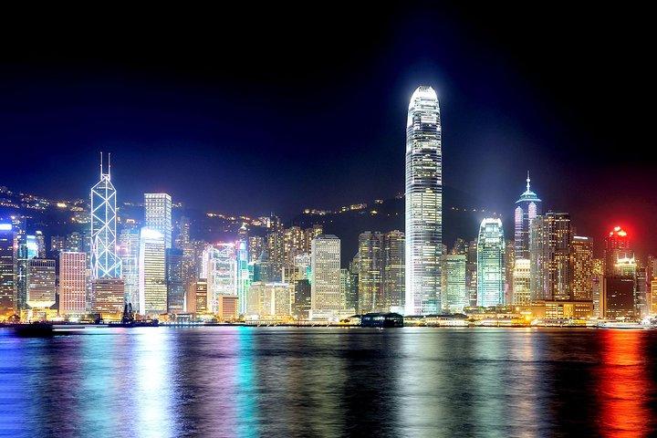 Temple Street-Abendmarkt und Victoria Harbour-Bootstour mit Abendessen