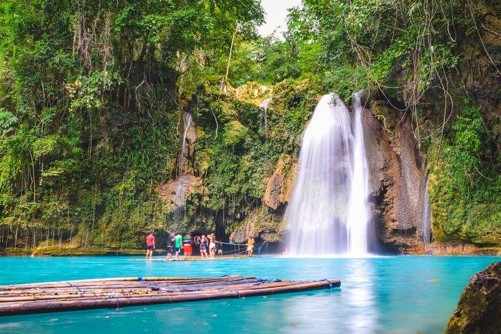 Full-Day Moalboal Islands och Kawasan Falls Small Group Tour från Cebu