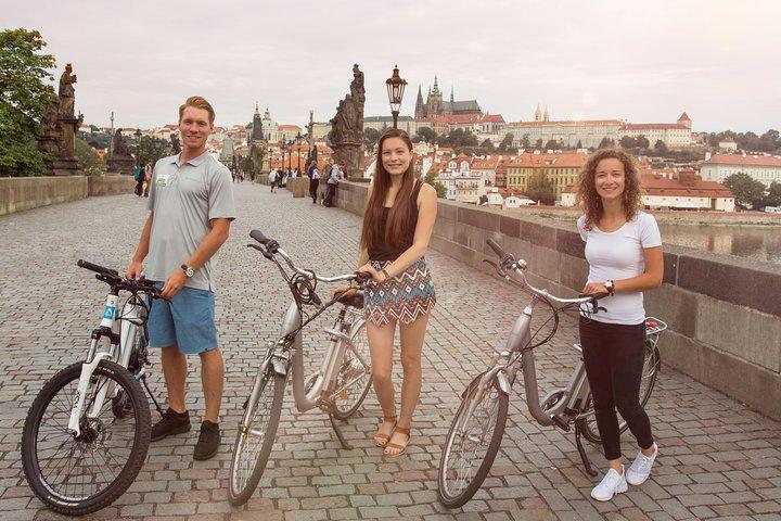 Praga E-Bike City Tour com um guia local