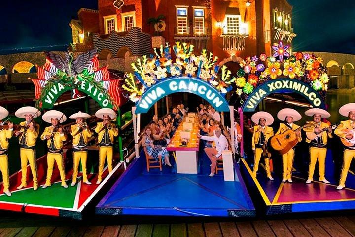 Noite Mexicana no Xoximilco! Transporte de ida e volta de Cancun