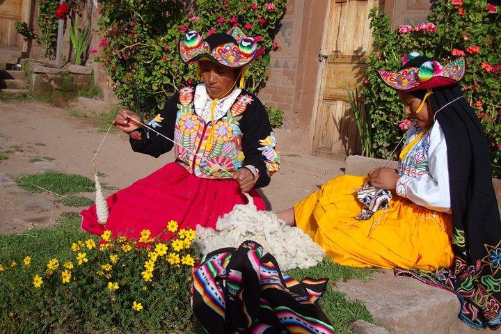 Ganztägige Tour nach Uros Titino und Llachon ab Puno