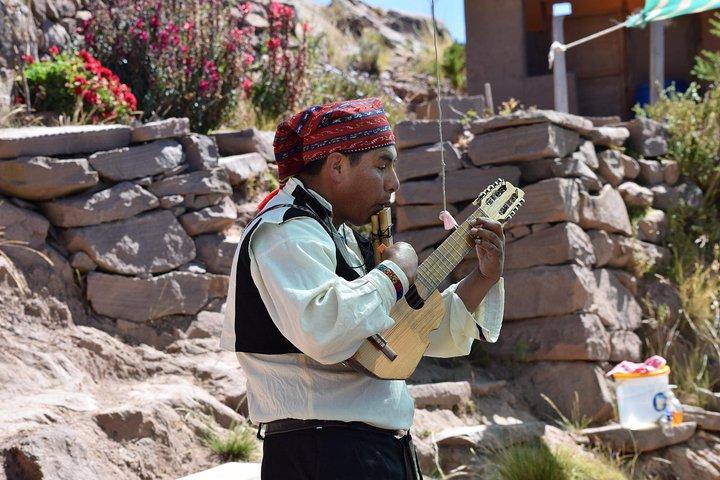 Tour Uros Taquile in barca normale