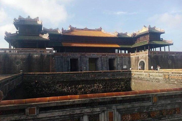 Dagsutflykt till Hue Imperial Palace, Royal King Tomb & Parfume River via Hai Van Pass