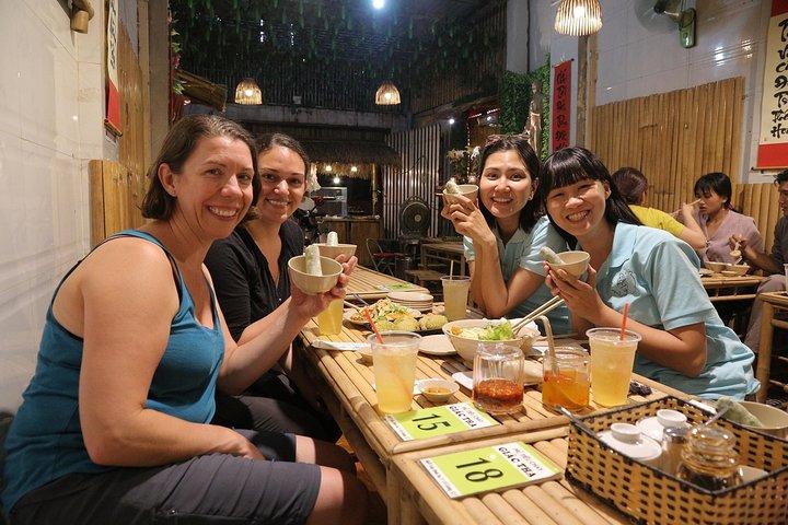 バイクでホーチミン市のプライベート ビーガン フード ツアー