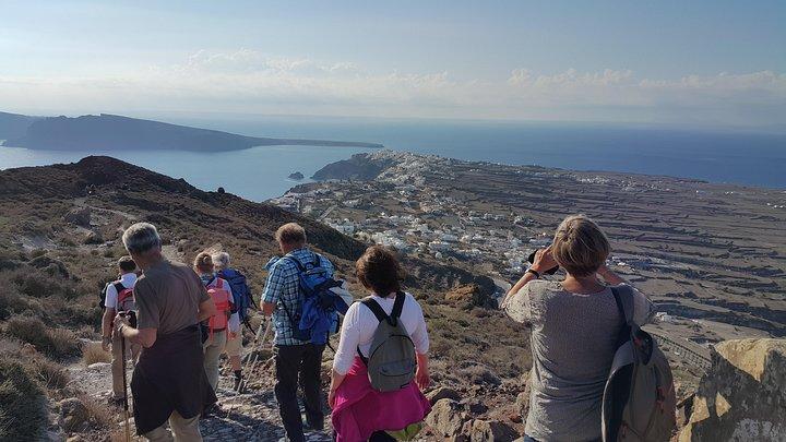 Santorini: Caminata en Caldera para Grupos Pequeños desde Fira hasta Oia