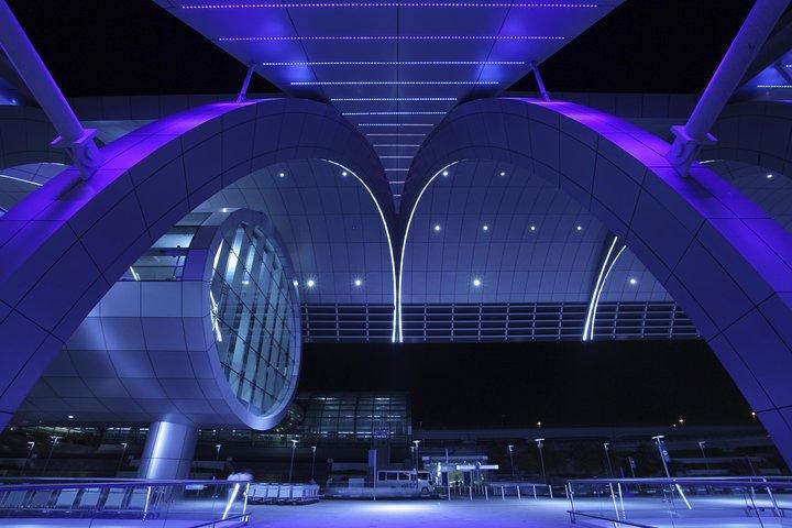 Traslado privado en Dubái: Aeropuerto internacional de Dubái hasta el puerto de cruceros