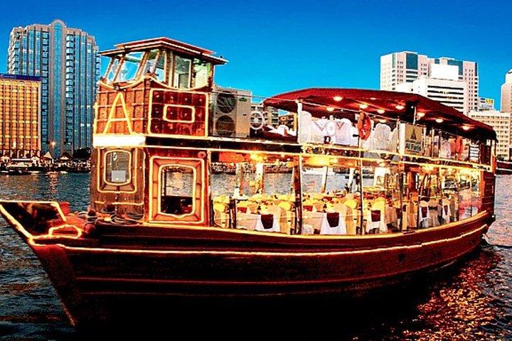 Dubai Canal Dhow Dinner Cruise med transfers