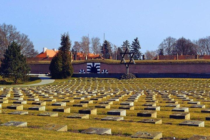 Excursão de um dia ao Campo de Concentração de Terezin saindo de Praga