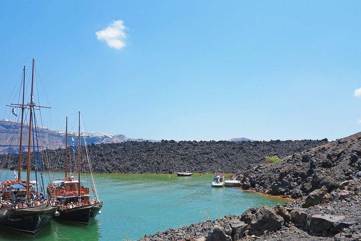 サントリーニ火山群クルーズ：火山、温泉、ティラシア