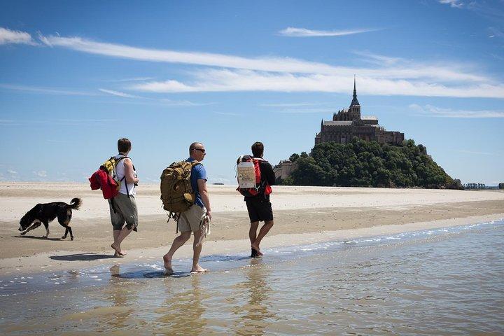 Gåtur i Mont-Saint-Michel-bugten