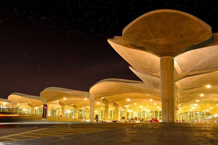 Privater Transfer vom Flughafen Amman nach Petra oder umgekehrt über den King's Highway