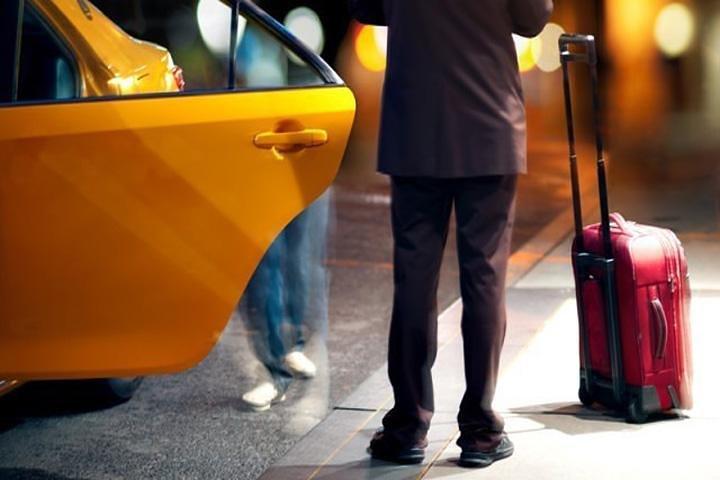 Privater Transfer vom Ma'in Hotel zum Flughafen Aqaba