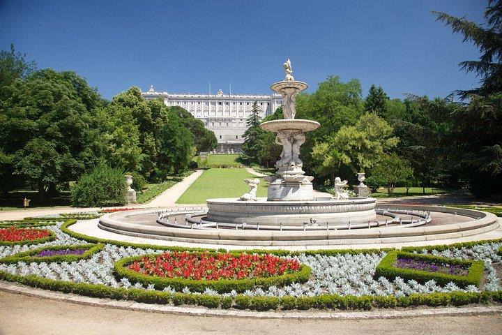 Visite guidée professionnelle du palais royal de Madrid avec coupe-file