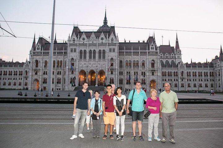 Budapest Night Walking Tour com cruzeiro do rio Danúbio