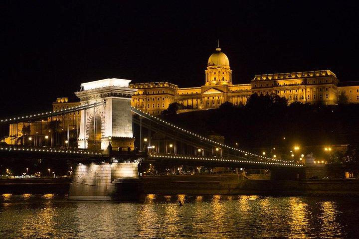 Budapest Night Walking Tour com cruzeiro do rio Danúbio