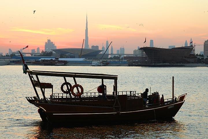 Sun Set Abra (barca in legno) Ride con High Tea Emirati