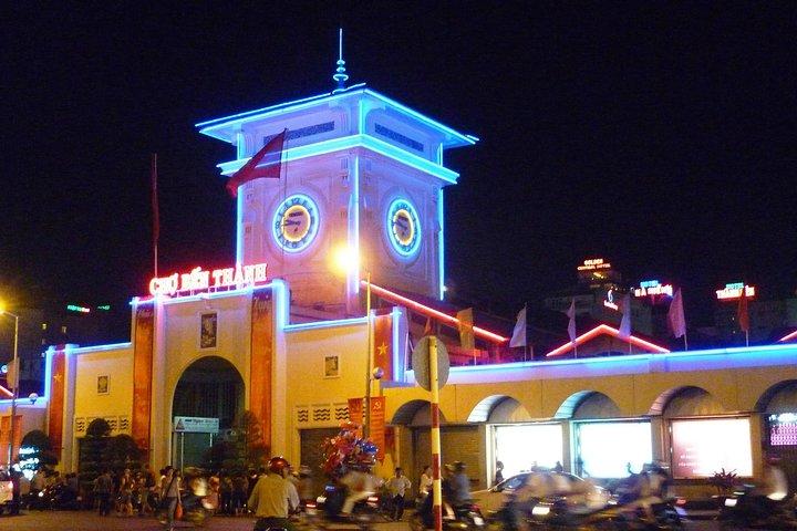 Saigon After Dark Unvergessliches Vespa-Tour-Abenteuer im Nachtleben