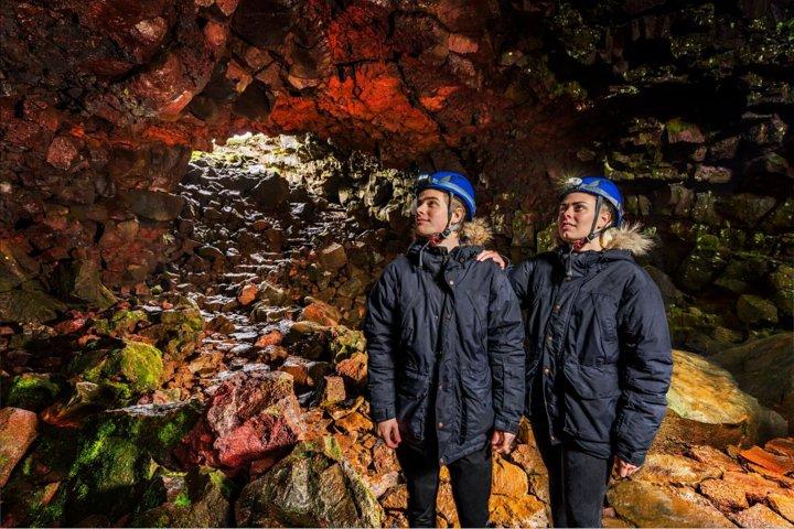 レイキャビクからの送迎を含む溶岩トンネル ツアー