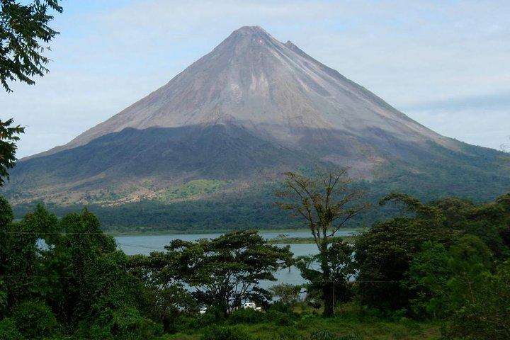 2 dagar: Arenal Volcano & Tabacon Hot Springs från San Jose
