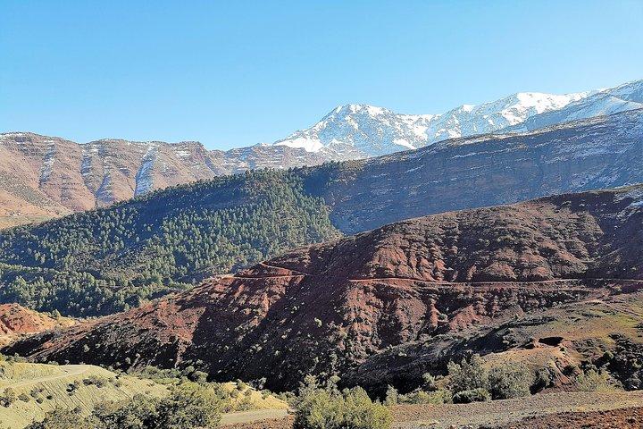 Marrakech a Imlil Valley Tour con pranzo e trekking guidato - All inclusive -